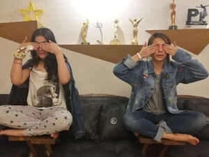 Humaima Malick Instagram - Hear no evil today , See no evil today instead Kiss the evil today 🤪 humaray Bhai ki shadi hai 🙏👏🏻 #ferozedaveya