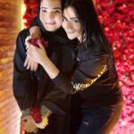 Humaima Malick Instagram - Koi khushi tumharay bina puri nahee … koi gham tumsey Mera chupah nahee … har waqt acha yah bura Tumney Mera saath dia .. choti behan ho k Bhi Tumney hamesha bara ban k Mujhey sumbhala …. Dua jasi dua ban k rahi … yah pictures sirf kuch meethi hain Lakin tum tu Meri shukar or sugar sey bhari duniya ho meri phehli sehali … meri himmat meri reality meri pyari dua I will always look up to you my strongest sister my soul sister my own sister I love you so much that a post can never do justice @duamalik