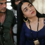 Humaima Malick Instagram - #TheLegendOfMaulaJatt director @bilal_lashari tries his best to get the Punjabi talaffuz right and Daaro @humaimamalick just can't stop laughing ... Hilarious