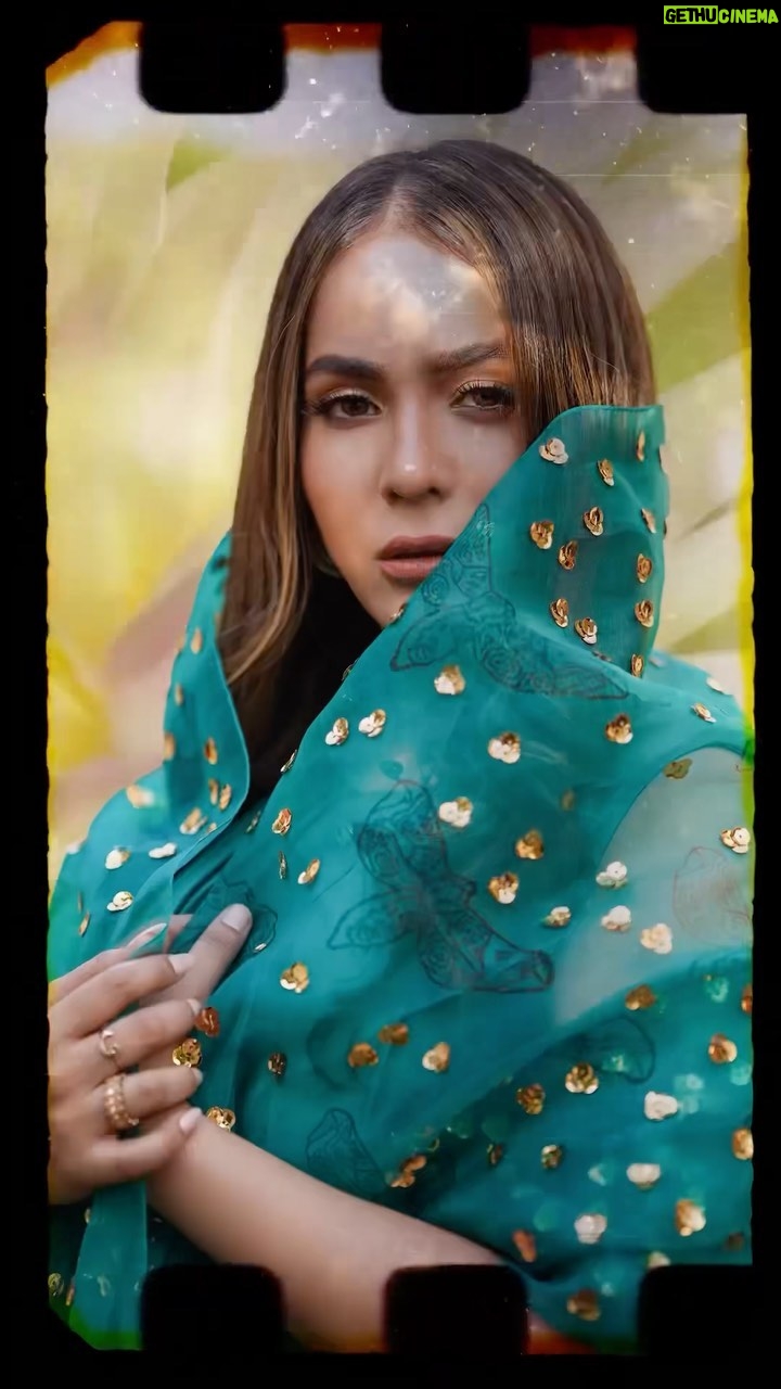 Humaima Malick Instagram - I’m my own vibe @rida_aurangzaib @humzak.makeup @museluxe