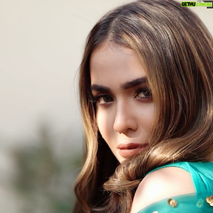Humaima Malick Instagram - Look at them straight into their eyes ! Because someone up there watching out for you ! That’s ALLAH