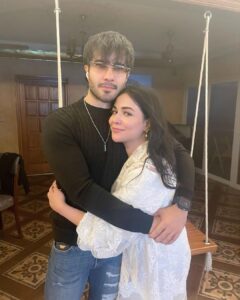 Humaima Malick Instagram - Allah Allah Allah ❤️ May Allah give all of us happiness and peace this coming year … may we all become better human than we are … welcoming this new year with a lot of Dua’s and positivity :) @ferozekhan May Allah always protect our loved ones and keep them happy healthy alive with all of us ameen ! #saymashallah