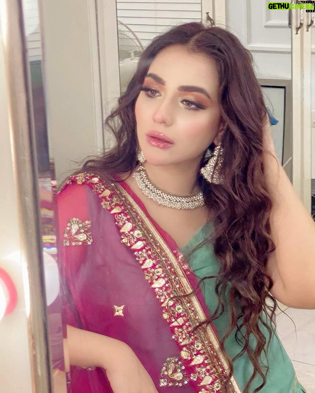 Humaima Malick Instagram - کیا ہر کوئ تم سا ہے، یا سارا جہاں تم ہو 🕊