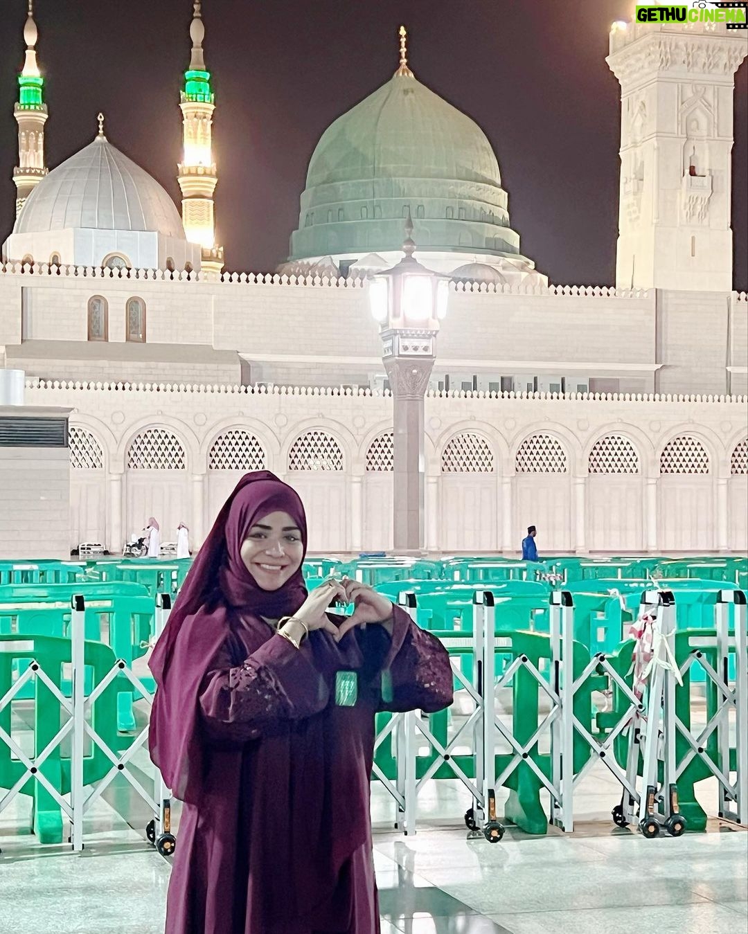 Humaima Malick Instagram - Main Lajpalan De Larh Laggi Aa Madina Munarwara mosque al Haram