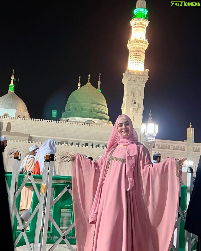 Humaima Malick Instagram - Sarkar Meray sarkar 🙌💚💖 Allhumdullilah Madina Munarwara mosque al Haram