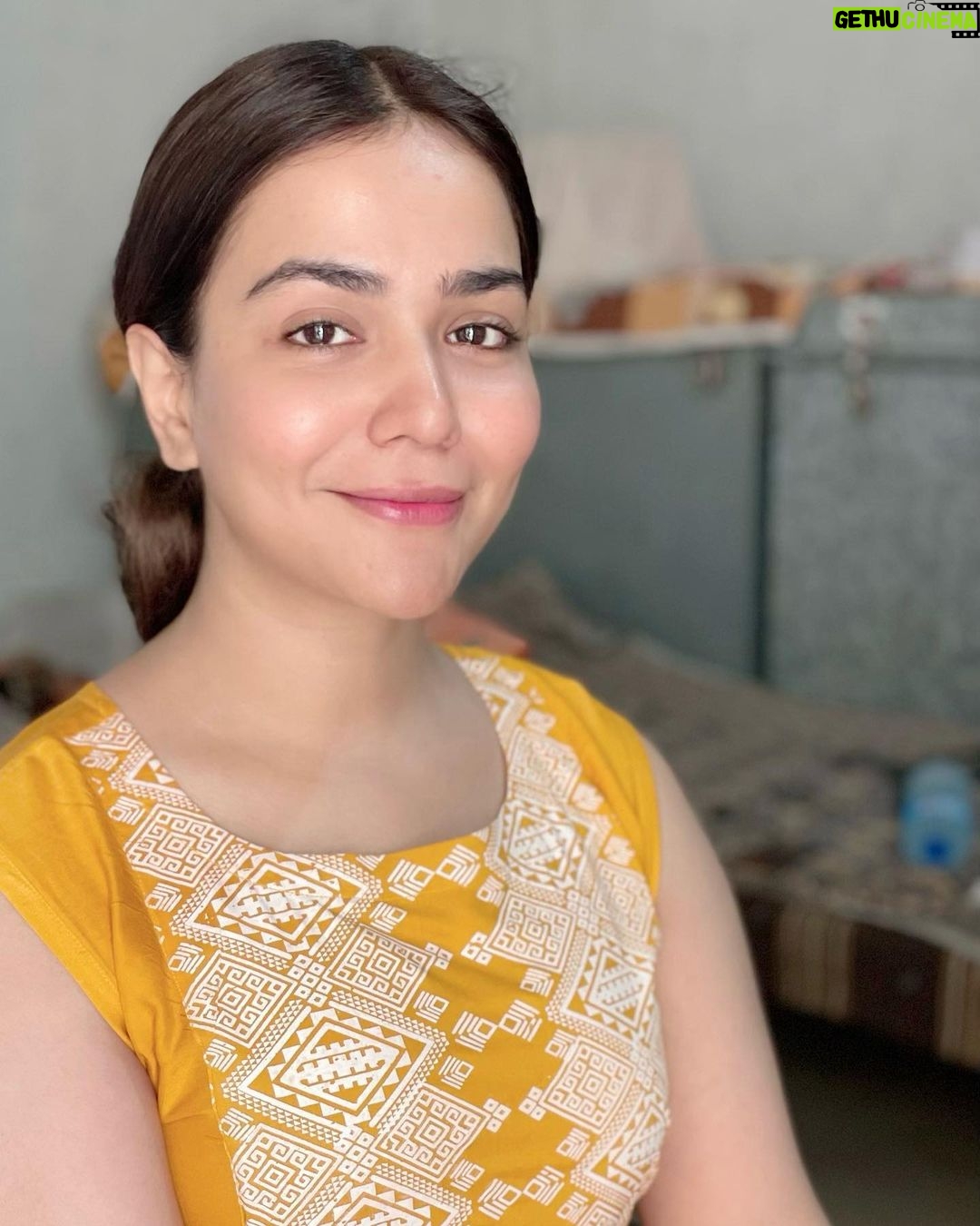 Humaima Malick Instagram - I am your moon 🌝 call me your 🌞 sun too 💛