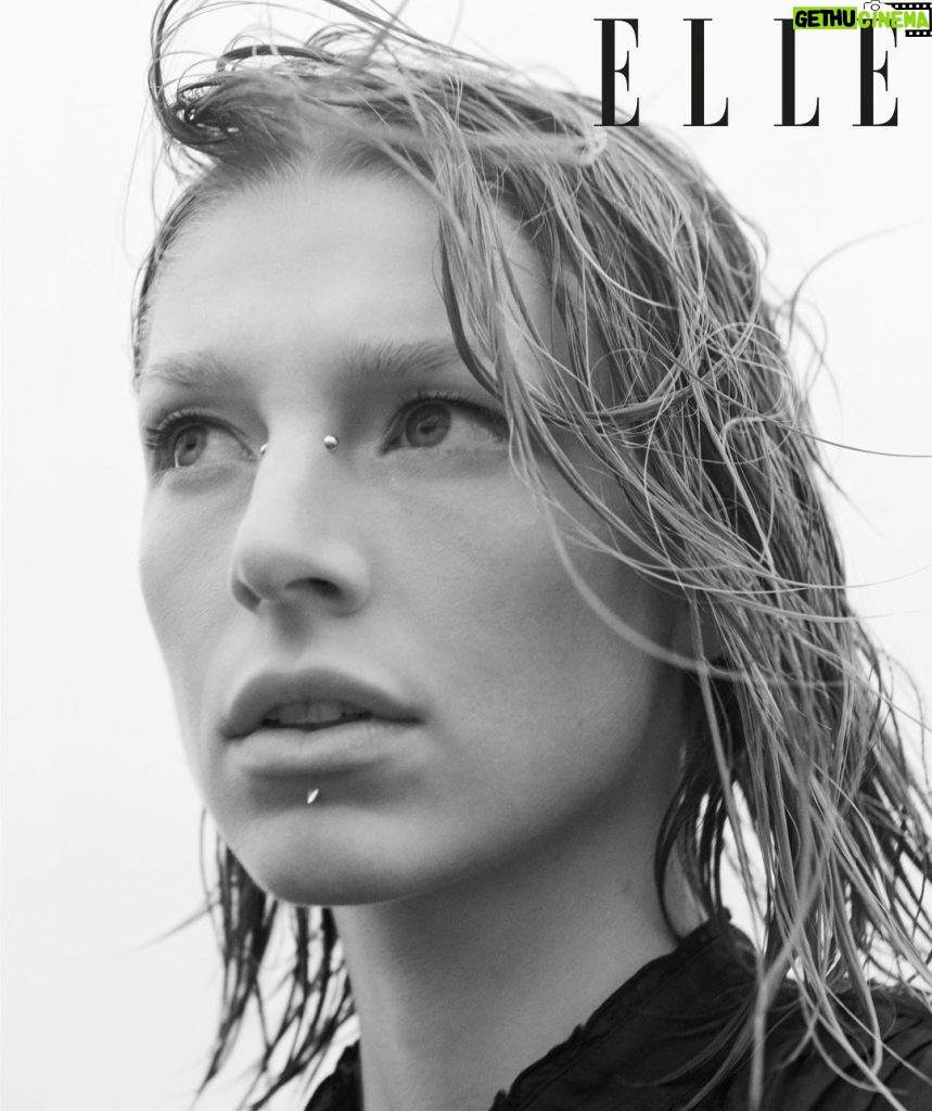 Hunter Schafer Instagram - @elleuk april issue 💌 by the most fun @paolakudacki - with a very sweet interview by @lynettesaid - thank you for having me @kenyahunt <3