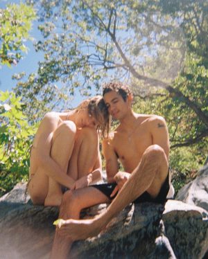 Hunter Schafer Instagram - bye summer see u next year🫡