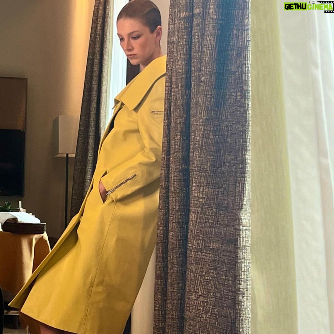 Hunter Schafer Instagram - more schafer family meeting prada family!! thank you @prada 💛 #pradafw23 Fondazione Prada