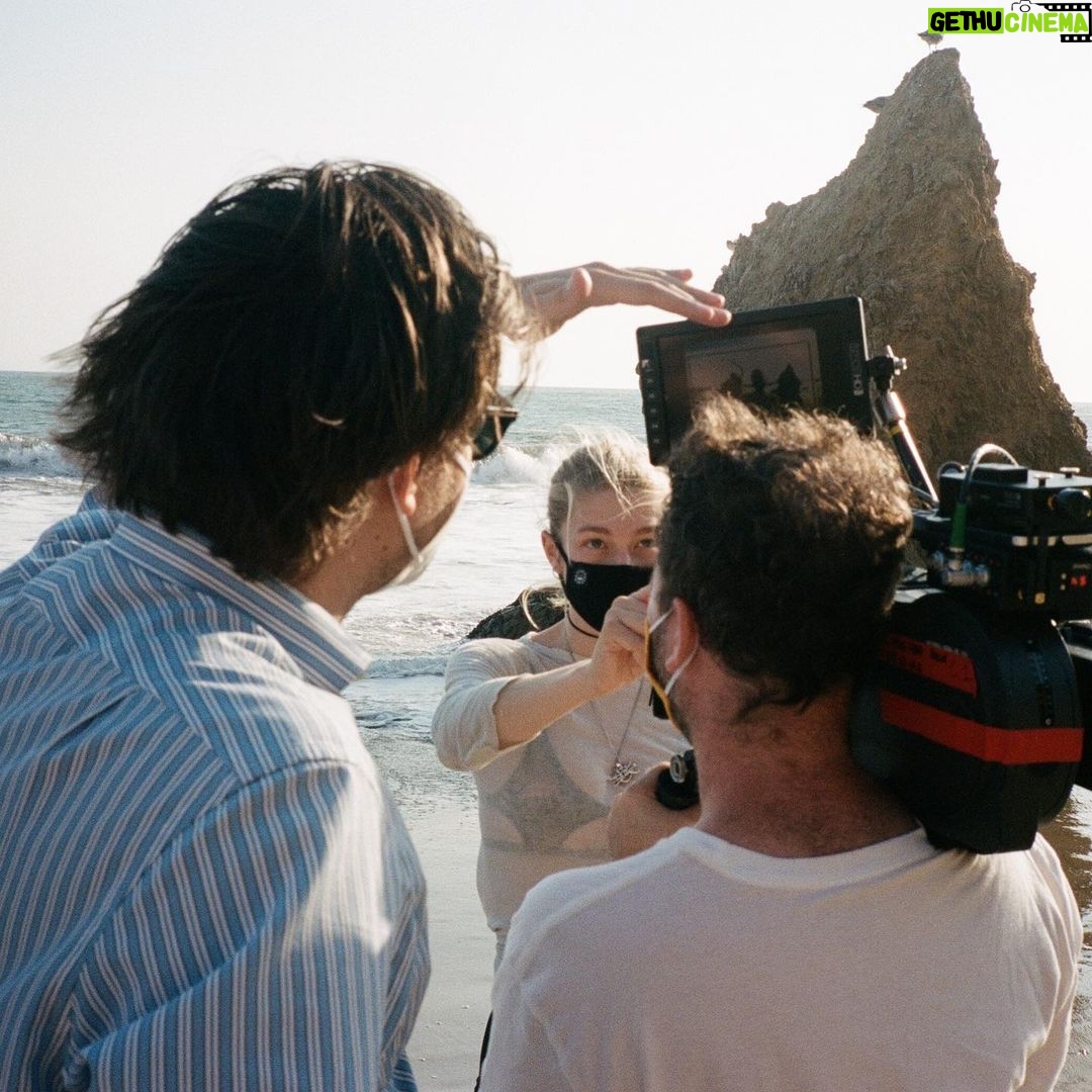 Hunter Schafer Instagram - @euphoria special episode- part 2: Jules ~ is now streaming on @hbomax 🐙