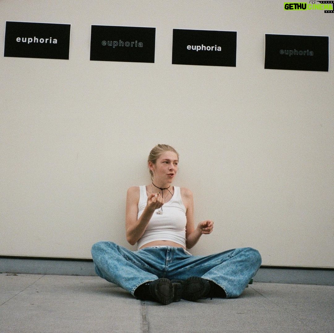 Hunter Schafer Instagram - @euphoria special episode- part 2: Jules ~ is now streaming on @hbomax 🐙