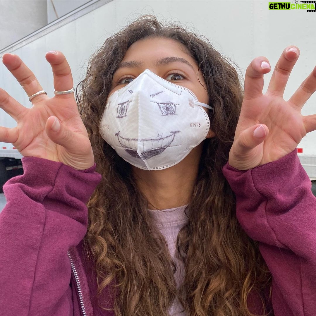 Hunter Schafer Instagram - fuck anyone who’s not a sea blob @euphoria (BTS ;})
