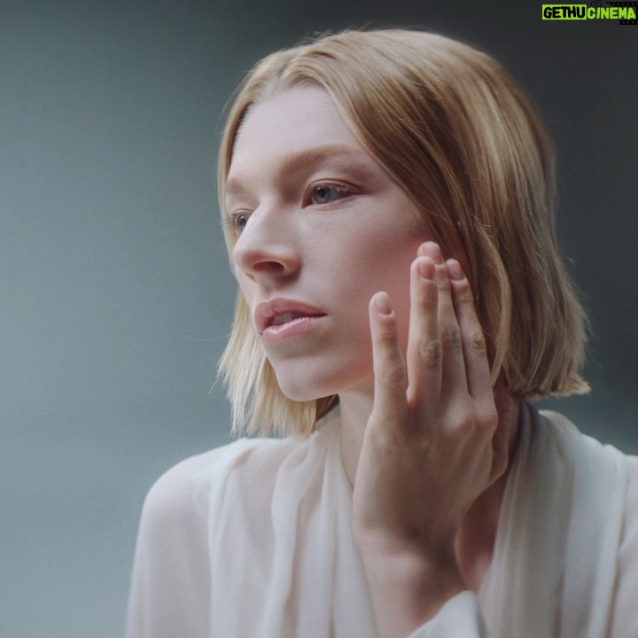Hunter Schafer Instagram - only what you need and nothing more 🌱 @shiseido #shiseidoskincare #shiseidoxhunter #ad