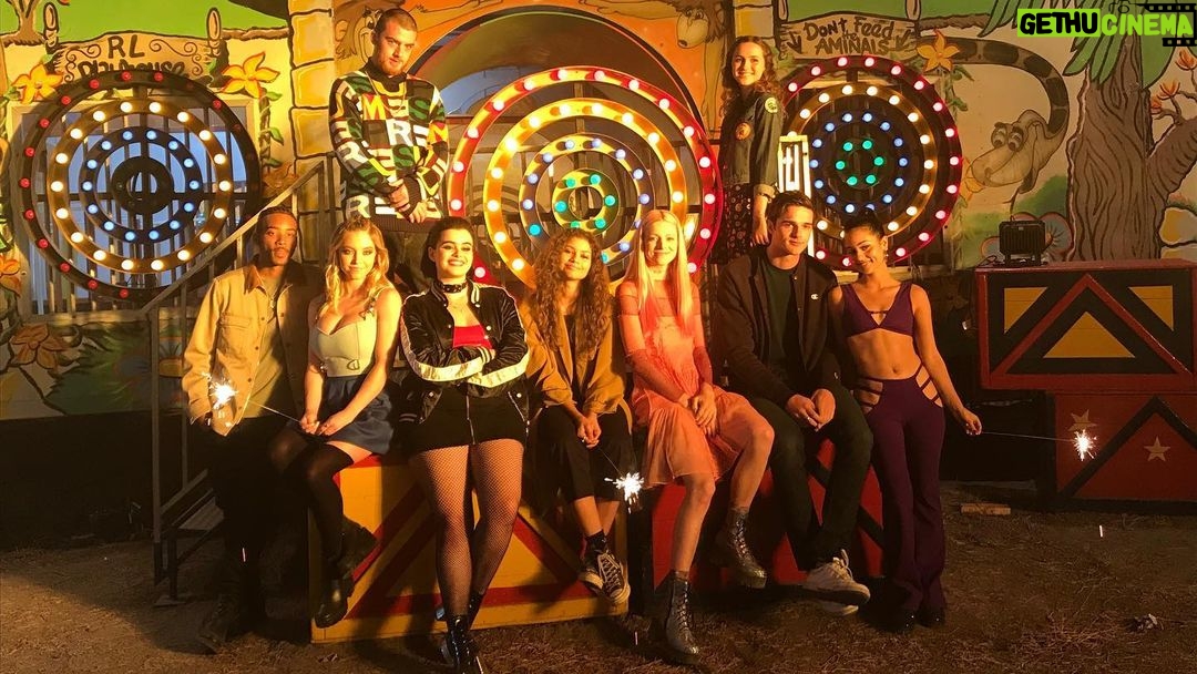 Hunter Schafer Instagram - “shook ones pt II” tonight 🎆 10pm @hbo @euphoria