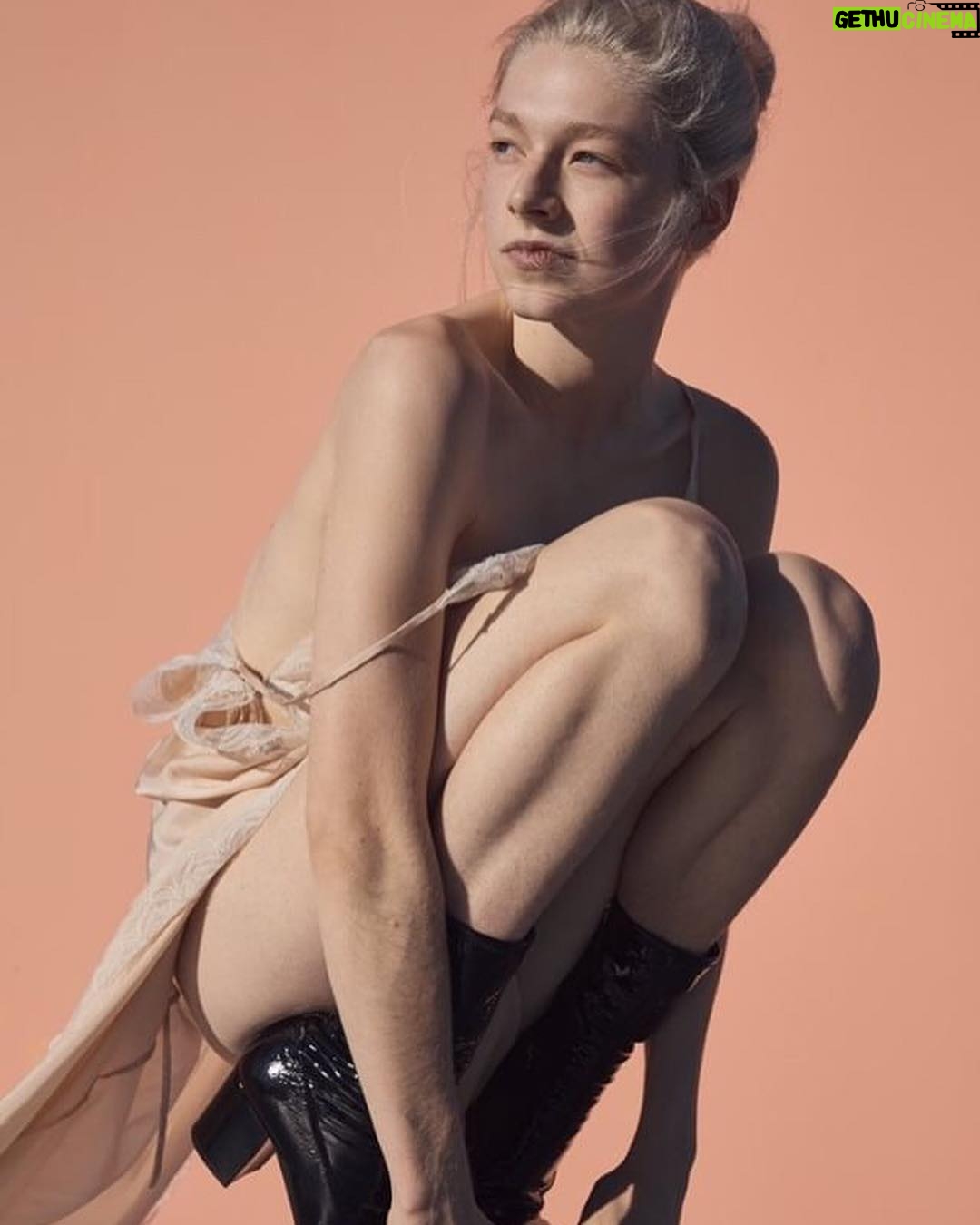 Hunter Schafer Instagram - @outmagazine ‘s new queers in hollywood :) tysm/congrats @pfpicardi on the new issue and @rayzhon for the sweet interview 🧡 (+ outtakes)