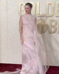 Hunter Schafer Instagram - golden globes 🌬️🤍
