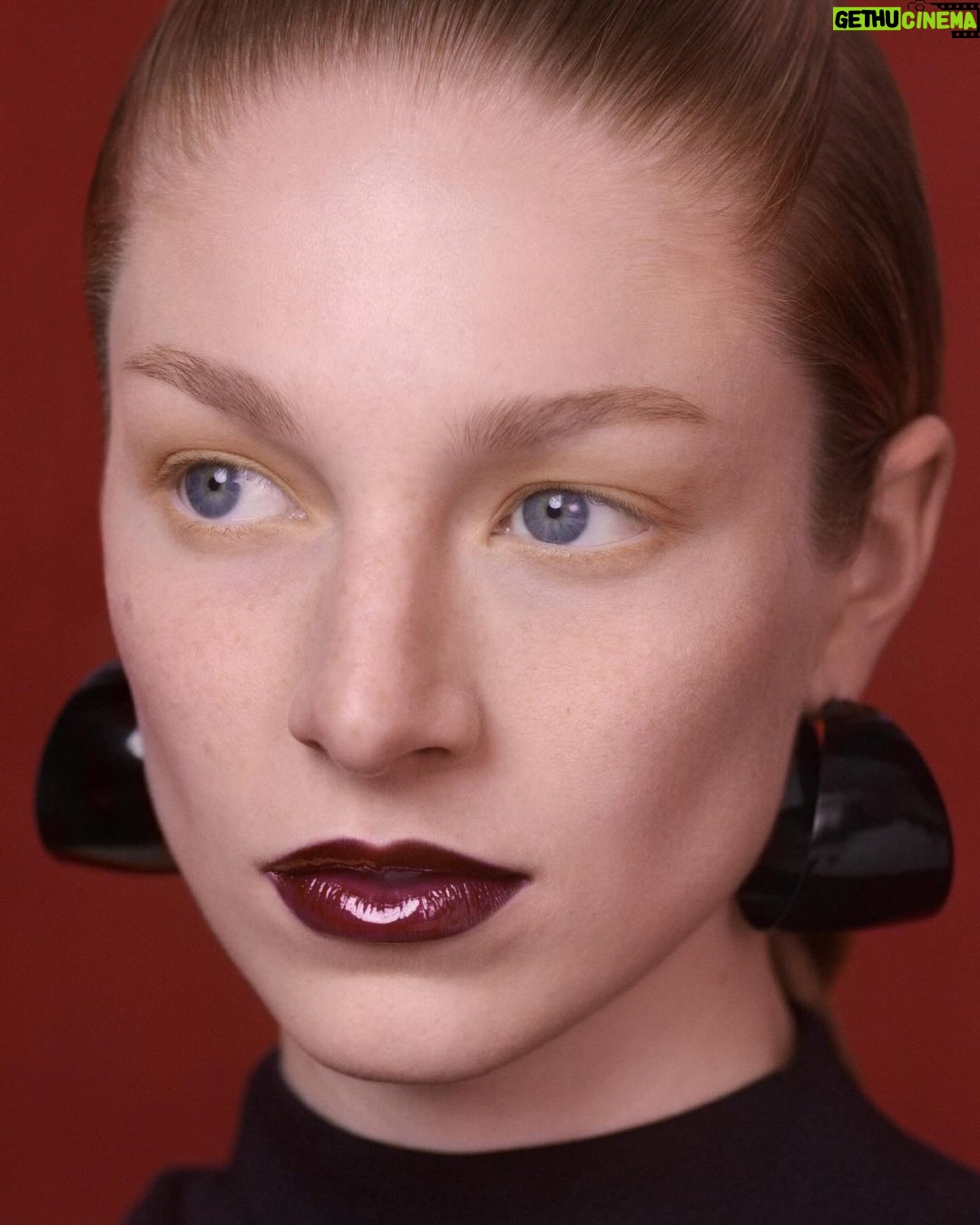 Hunter Schafer Instagram - @shiseido tools ! #SHISEIDOxHunter