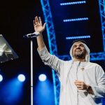 Hussain Al Jassmi Instagram - ‏⁧‫#في_أبوظبي‬⁩ اللقاء دائماً له مشاعر متزيّنة ومبهجة بأطياف الفرح والمحبة والسلام ‏ازدانت بحضوركم الراقي والمبهر جمهورنا وأحبابنا 🤍 ‏⁧‫#حياكم_في_ابوظبي‬⁩ ‏⁦‪#inabudhabi‬⁩ ‏⁦‪#abudhabievents‬⁩