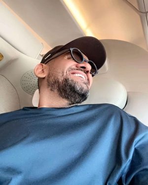 Hussain Al Jassmi Instagram - الشخص المناسب سيجعلك تقع في حبّ نفسك أولًا 🤍