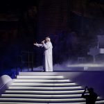 Hussain Al Jassmi Instagram - تشرفت بتمثيل وطني الإمارات أمام العالم أجمع في حفل أسطوري لتدشين أكبر وأهم إنجاز تاريخي في المنطقة في عاصمتنا ⁧‫#أبوظبي‬⁩ ⁧‫#سي_وورلد_جزيرة_ياس‬⁩ ‏وغناء الأغنية الخاصة لصرحنا الترفيهي المذهل في عالم الأحياء البحرية ‏نفتخر بانجازاتنا أمام كل العالم 🇦🇪 ‏@seaworldabudhabi ‏⁦‪#SeaWorldAD‬⁩ ‏ ⁦‪#YasIsland‬⁩ ‏ ⁦‪#InAbuDhabi ‬⁩ ‏⁧‫#جزيرة_ياس‬⁩ ‏⁧‫#في_أبوظبي ‬⁩