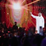 Hussain Al Jassmi Instagram - نتشرف بطرح الحفل الاستثنائي بتفاعلكم الرائع #مفاجآت_صيف_دبي ، والذي سجل الأكثر حضوراً في تاريخ حفلات قاعة كوكاكولا أرينا في دبي عبر قناتنا الخاصة في اليوتيوب www.youtube.com/HussainAlJassmi