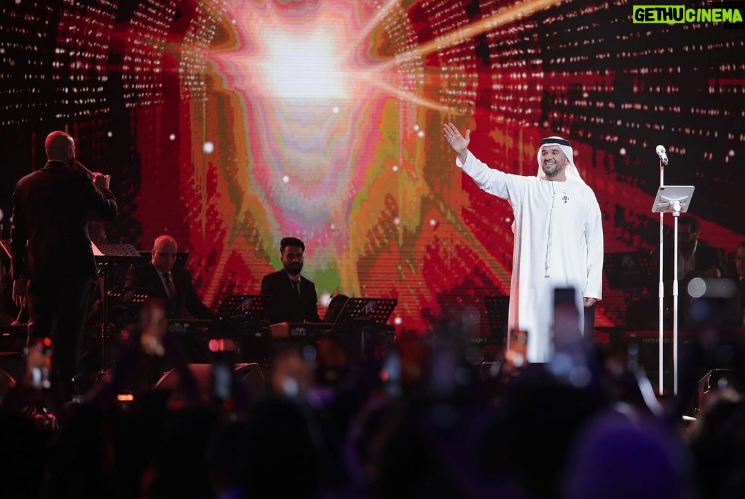Hussain Al Jassmi Instagram - نتشرف بطرح الحفل الاستثنائي بتفاعلكم الرائع #مفاجآت_صيف_دبي ، والذي سجل الأكثر حضوراً في تاريخ حفلات قاعة كوكاكولا أرينا في دبي عبر قناتنا الخاصة في اليوتيوب www.youtube.com/HussainAlJassmi