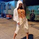 Hyolyn Instagram - 오늘같은밤엔 효린이가 추는 @lee_hyolee 효리언니의 #후디에반바지 🩵 우리 다 같이 후디에 반바지 입고 당당하게 걸어가요! 멋진 효리언니 좋은 음악, 위로 감사합니다!🥲