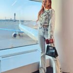 Hyolyn Instagram - Let’s Kcon! Saudi Arabia! Missed you guys! See you tmr Saudi BAE~~~~~💋