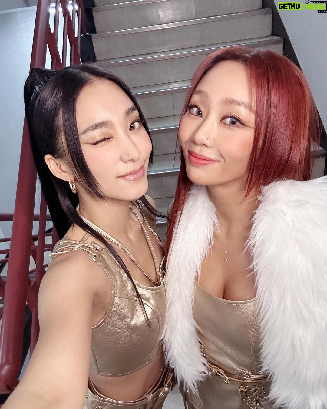Hyolyn Instagram - 💛인기가요💛 까지!! 11년만에 컴백한 우리 SISTAR19 효린, 보라 #NoMore 반갑게 맞아주시고, 오랫동안 기다려주신 많은 분들께 정말 진심으로 고맙고 또 고맙고 감사합니다 여러분들 덕분에 행복해지는 우리의 목표를 이룬 것 같아요 더할나위 없이 즐겁고, 행복했어요 앞으로 더 좋은음악으로 좋은모습으로 늘 보답할게요 사랑합니다🫶🏼