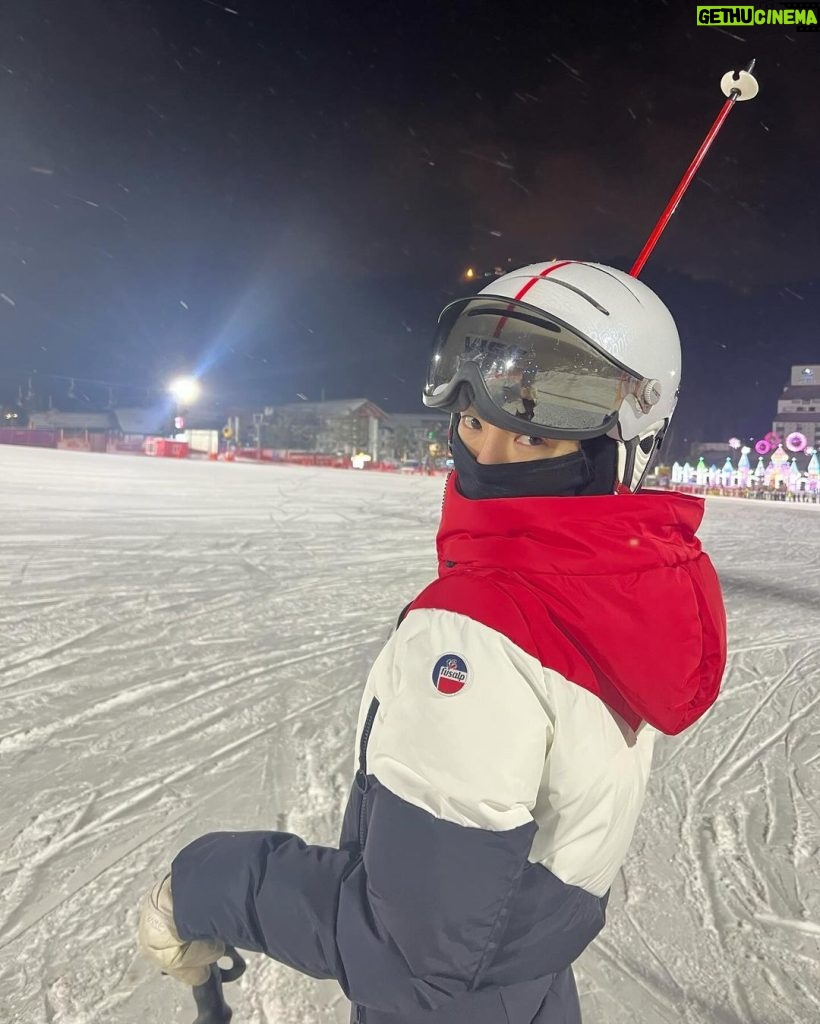 Hyoyeon Instagram - 더더더 잘 타고싶어⛷️⛷️⛷️⛷️⛷️ . #스키 #ski YongPyong Resort PyeongChang, Korea