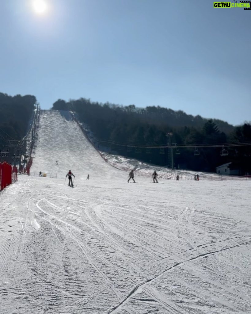 Hyoyeon Instagram - 더더더 잘 타고싶어⛷️⛷️⛷️⛷️⛷️ . #스키 #ski YongPyong Resort PyeongChang, Korea