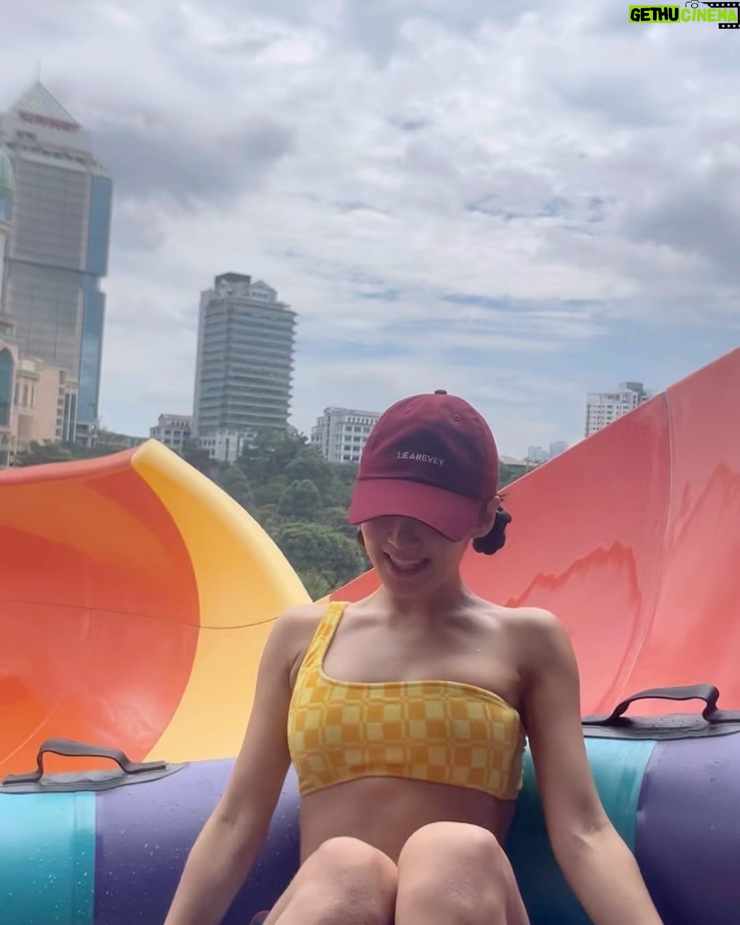 Hyoyeon - 246.4K Likes - Today🤟🏻🤸🏼🤍
.
#워터파크 다🐬 너무 신났어🎢
#오운완