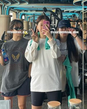 Hyoyeon Instagram - Today🤟🏻🤸🏼🤍
.
#워터파크 다🐬 너무 신났어🎢
#오운완
