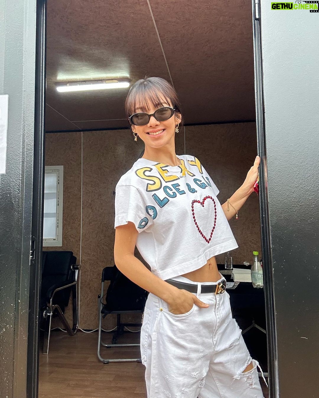 Hyoyeon Instagram - 돌려차기 🤸🏼 . . #oneuniversefestival #peaches #피치스