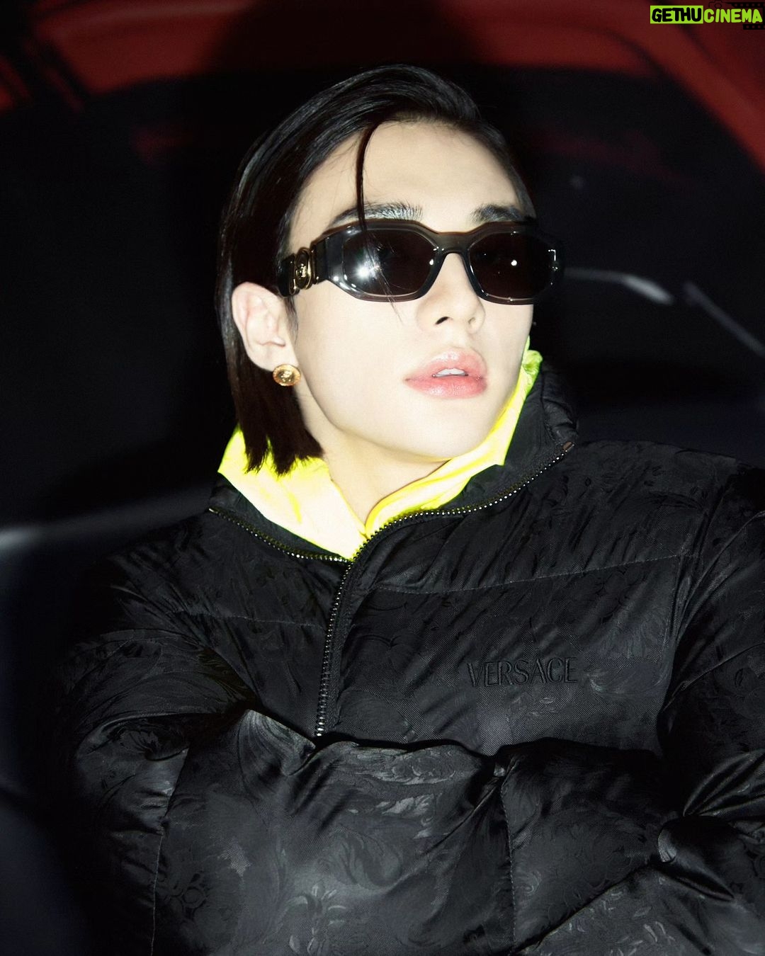 Hyunjin Instagram - Be More Versace 💜 #ad #VersaceHoliday #Versace #VersaceEyewear