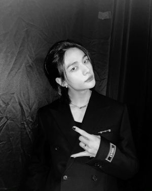 Hyunjin Instagram - 🖤
