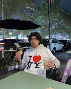 Iñaki Godoy Instagram - Being a tourist is my passion ❤️❤️❤️