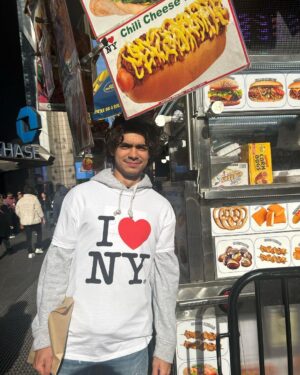 Iñaki Godoy Instagram - Being a tourist is my passion ❤️❤️❤️