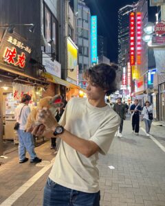 Iñaki Godoy Instagram - Just hanging out in Japan with my new best friend 🇯🇵🦆 What should we name him ??? Also, make sure to check out my website for more cool stuff !!!