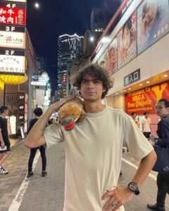 Iñaki Godoy Instagram - Just hanging out in Japan with my new best friend 🇯🇵🦆 What should we name him ??? Also, make sure to check out my website for more cool stuff !!!