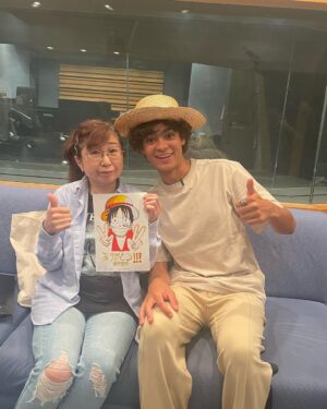 Iñaki Godoy Instagram - So happy that Mayumi will dub Luffy in the live action !!! Meeting her was an honor, she is a legend 😎 Y que increible doblar a Luffy en español, además siendo dirigido por la talentosisima @mireya_mendoza_of
Me tendré que ver la serie en TODOS los idiomas 😂