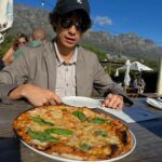 Iñaki Godoy Instagram - Pizza with pineapple is wrong🍷🧐
