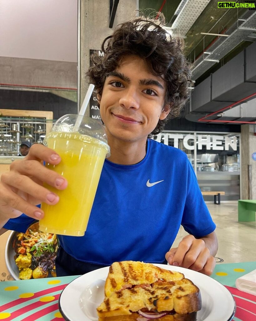 Iñaki Godoy Instagram - Orange juice is the best juice.