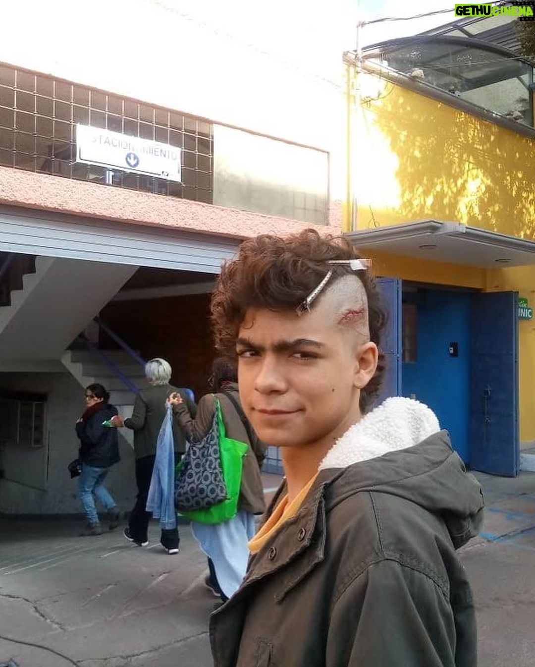 Iñaki Godoy Instagram - Algunos momentos detrás de escena de cuando filmamos mi primera película @animojuventud (tenía 14 años). Que emoción que ya este disponible en México, un proyecto que siempre voy a recordar 😎