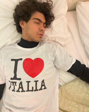 Iñaki Godoy Instagram - The best thing about having a sister like @mia.goodoy is free high quality photography. Love from Italy 👀❤️ (right?)