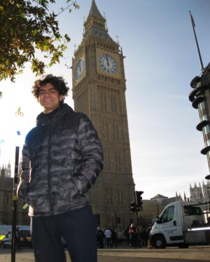 Iñaki Godoy Instagram - In Londoooooooon, concrete jungle where dreams are made ooooof, there’s nothing you can’t dooooo. Now you are in LONDOOOOOOOON