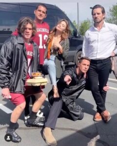 Ian Bohen Instagram - A couple a wolves a banshee and a kanima walk into a bar… * @teenwolf