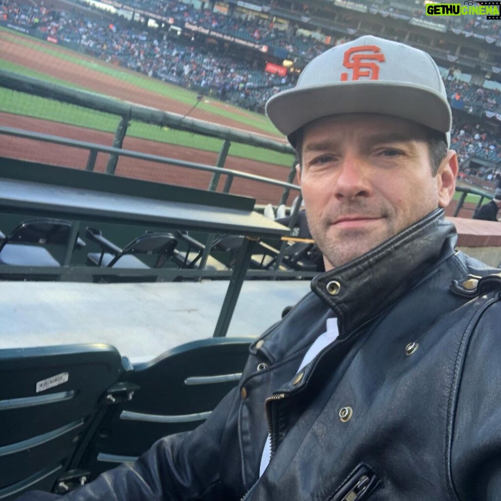 Ian Bohen Instagram - Next day, same outfit. * @sfgiants playoff baseball * #HumBaby