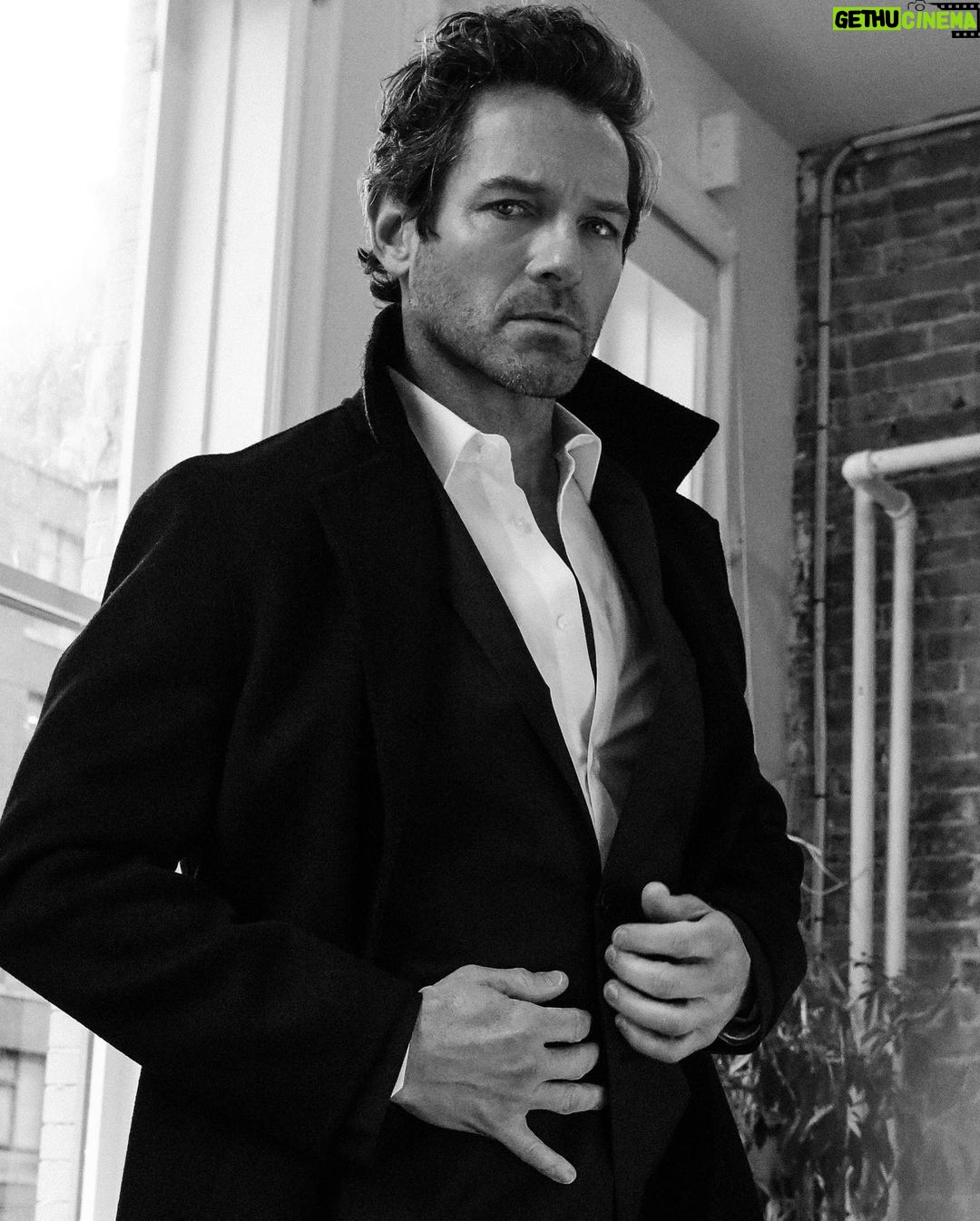 Ian Bohen Instagram - Me holding up clothes. * Thank you @manintownofficial * @federicopoletti Interview by @fabrizioimas Ph. @jenna_berman Grooming @minjee.mowat Ph. Ass. @tahliaatter Best team ever @platformprteam @angiegogo