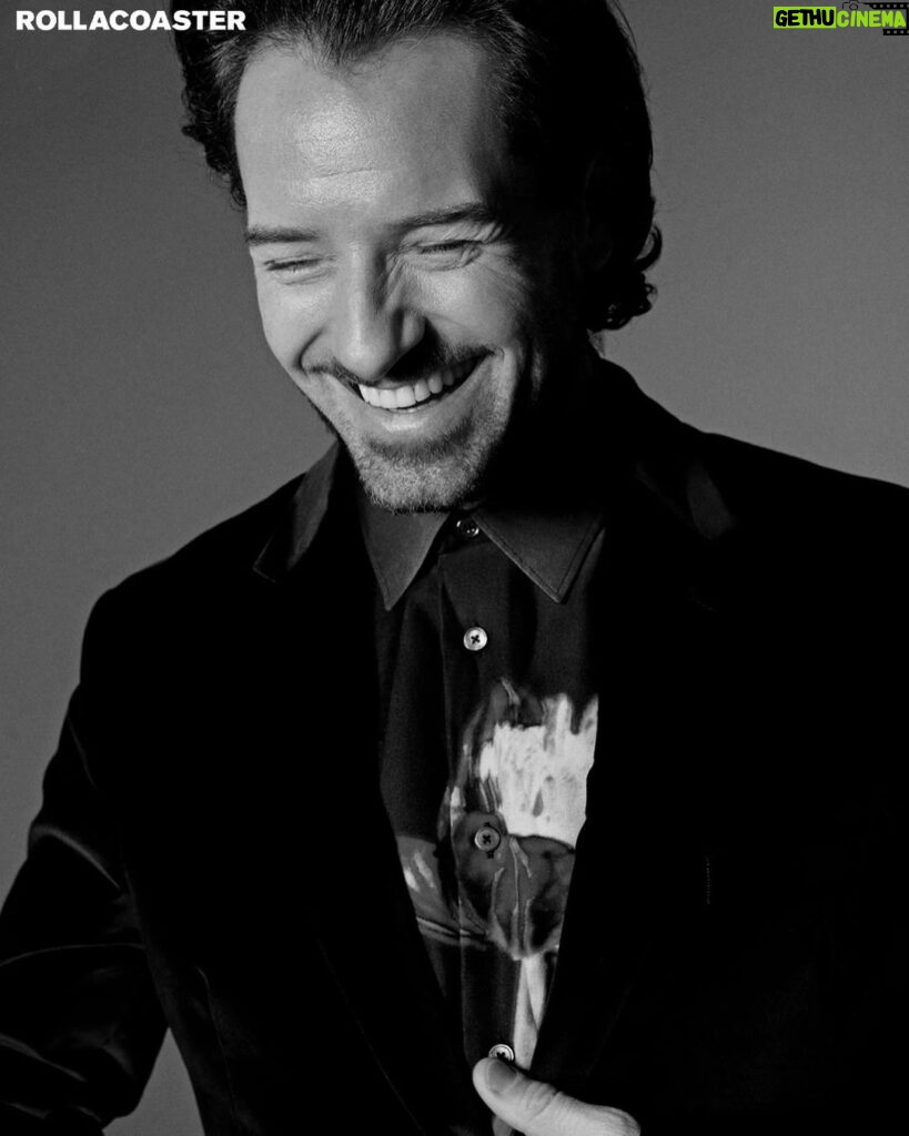 Ian Bohen Instagram - Round 2 of 2 Already missing the long hair but whatev baby black and white all damn day makes the Scaries go away!!! @rollacoaster Pics by @yanayatsuk Styled by @mrfabioimmediato Grooming by @taylourchanel @theonly.agency Words by @zoelhl PR by @angiegogo @platfprmprteam